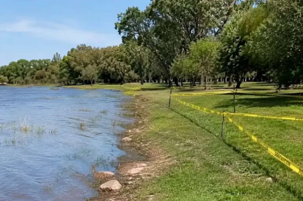Una mujer falleció mientras practicaba actividades recreativas en el Lago de Salto Grande - imagen de origen