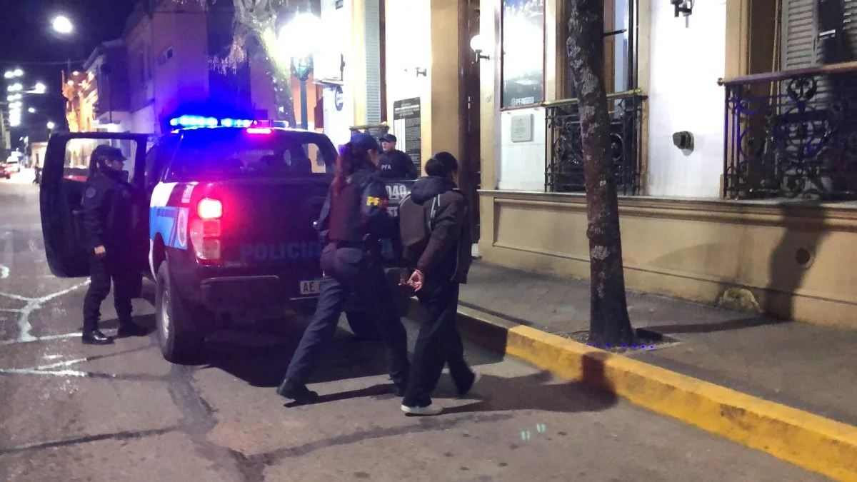Dos mujeres detenidas por venta de drogas tras un allanamiento de la Policía Federal - imagen de origen