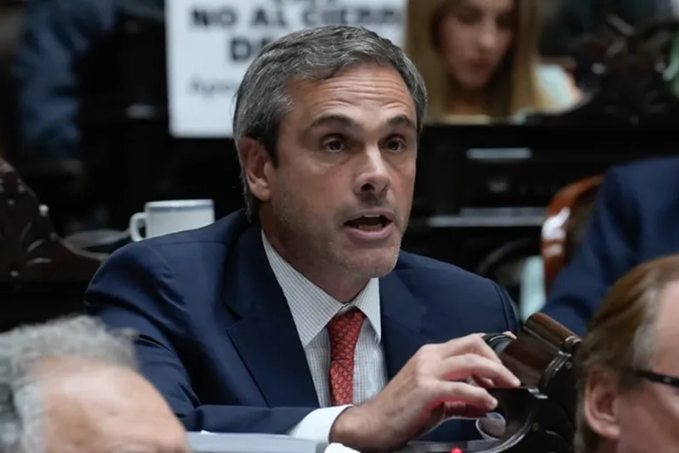 Conflicto HIF Uruguay SA: para el diputado Guillermo Michel “la salida a este conflicto es a través de la ley” - imagen de origen
