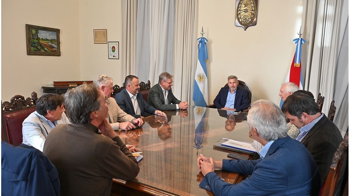 Rogelio Frigerio se reunió con autoridades de ACA para analizar inversiones y logística productiva - imagen de origen