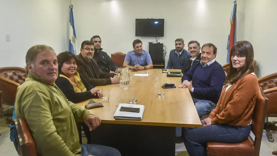 Senadores del PJ respaldaron a trabajadores de Vialidad Nacional ante el ajuste nacional | Análisis - imagen de origen