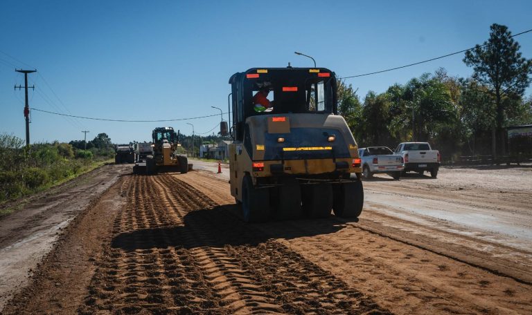 Con obras en la ruta 4, en Los Charrúas, inicia la segunda etapa de bacheo en diversos puntos de la provincia - imagen de origen