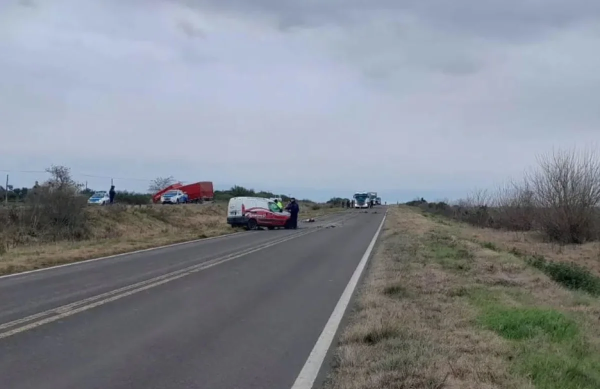 Fuerte choque entre un camión y una utilitaria en Ruta 18: dos conductores fueron hospitalizados - imagen de origen