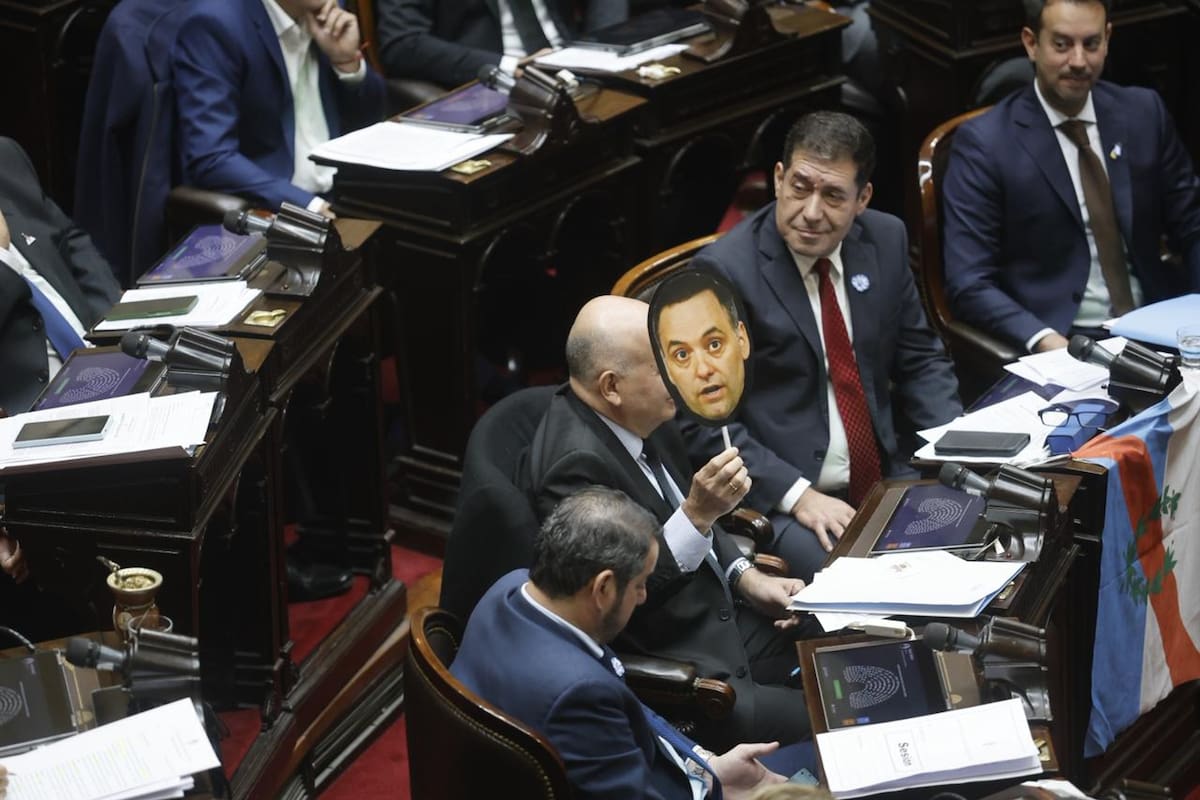 Diputados. Con apoyo de sus aliados, el Gobierno bloqueó el intento opositor para avanzar con la interpelación a Adorni - Informe Digital - imagen de origen