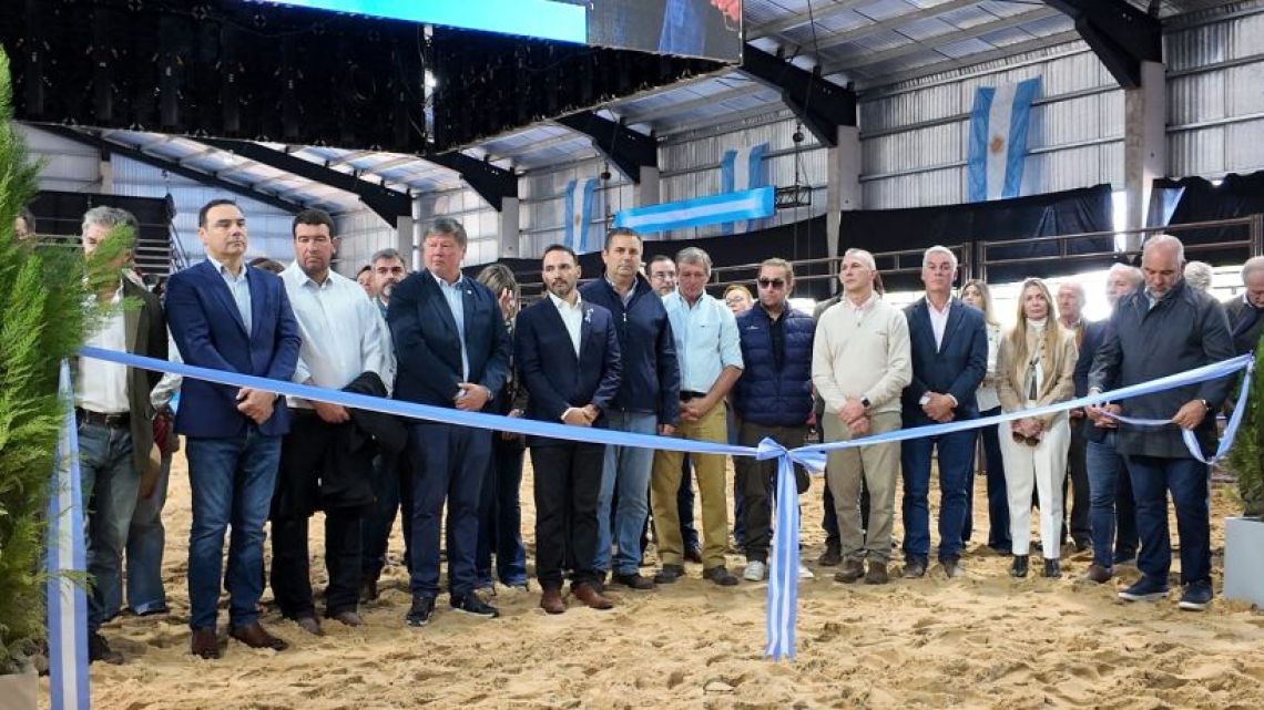 Valdés apuesta a industrializar Corrientes para que “la riqueza no se vaya” a otras provincias - Informe Digital - imagen de origen