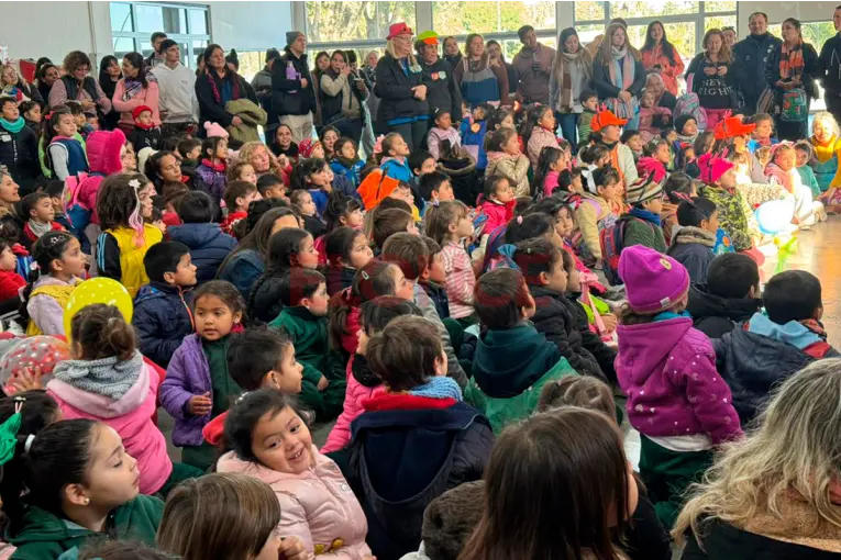Más de mil niños participaron de actividades en Sala Mayo por el Día de los Jardines - imagen de origen