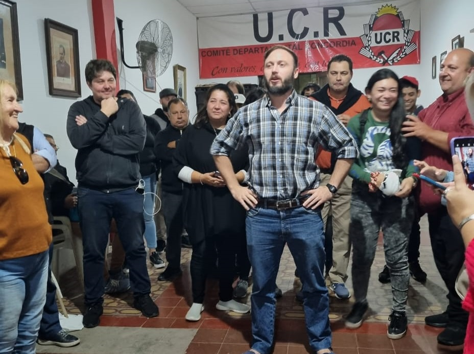 Corren la fecha de la interna para no “proscribir” a Azcué - imagen de origen