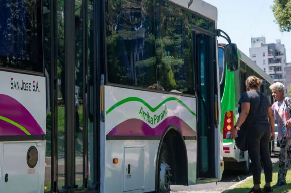 Paraná: incorporan unidades con mayor capacidad en el servicio de transporte urbano de la línea L - imagen de origen