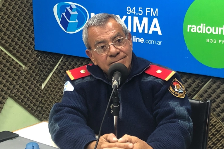 “Si me voy cuatro días rasguño las paredes. Yo quiero estar aquí”, destacó el bombero Jesús Guzmán - imagen de origen