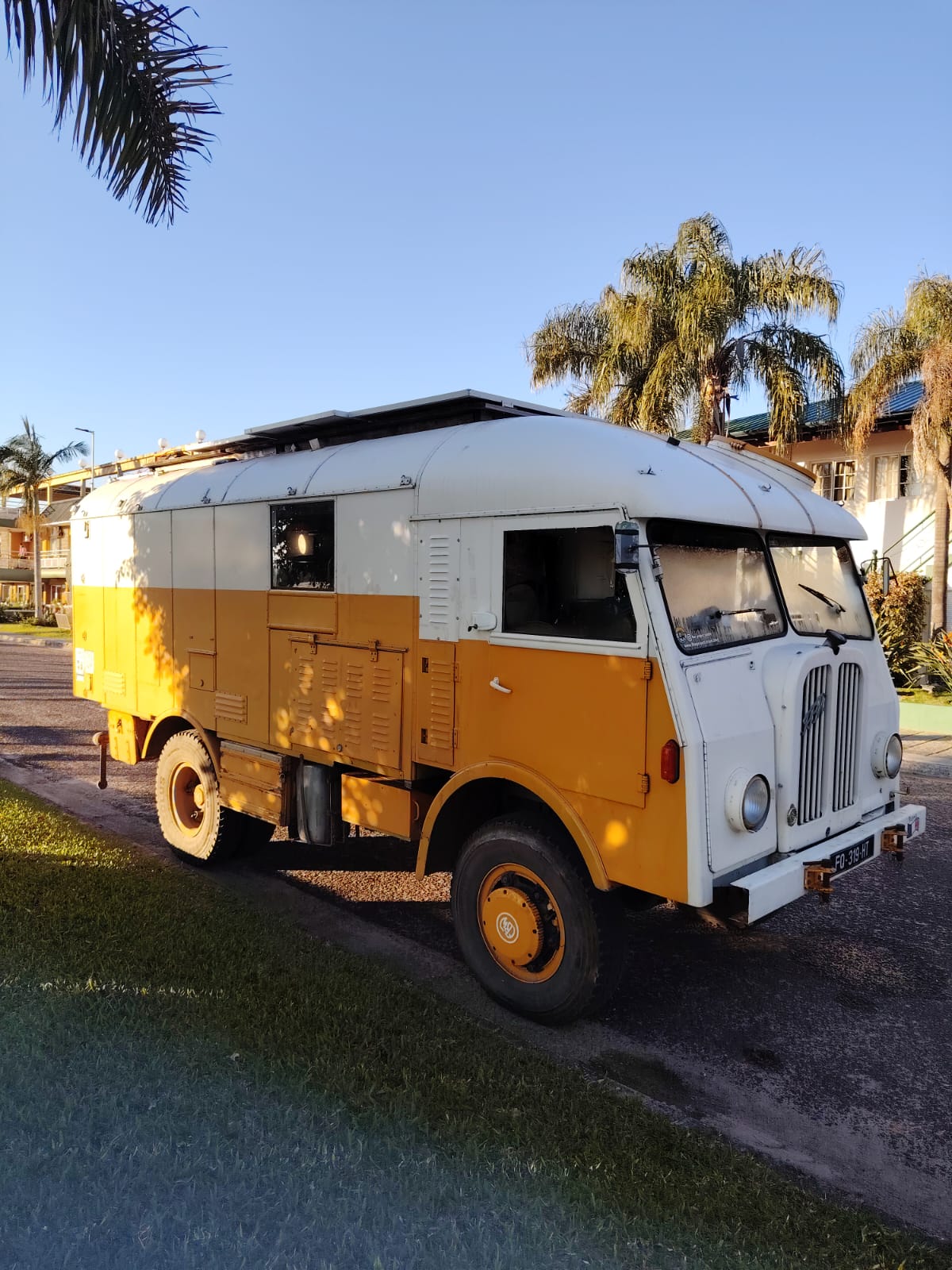 “Woody” llegó a Federación: una pareja francesa eligió la ciudad termal para compartir su aventura alrededor del mundo - 7PAGINAS - imagen de origen