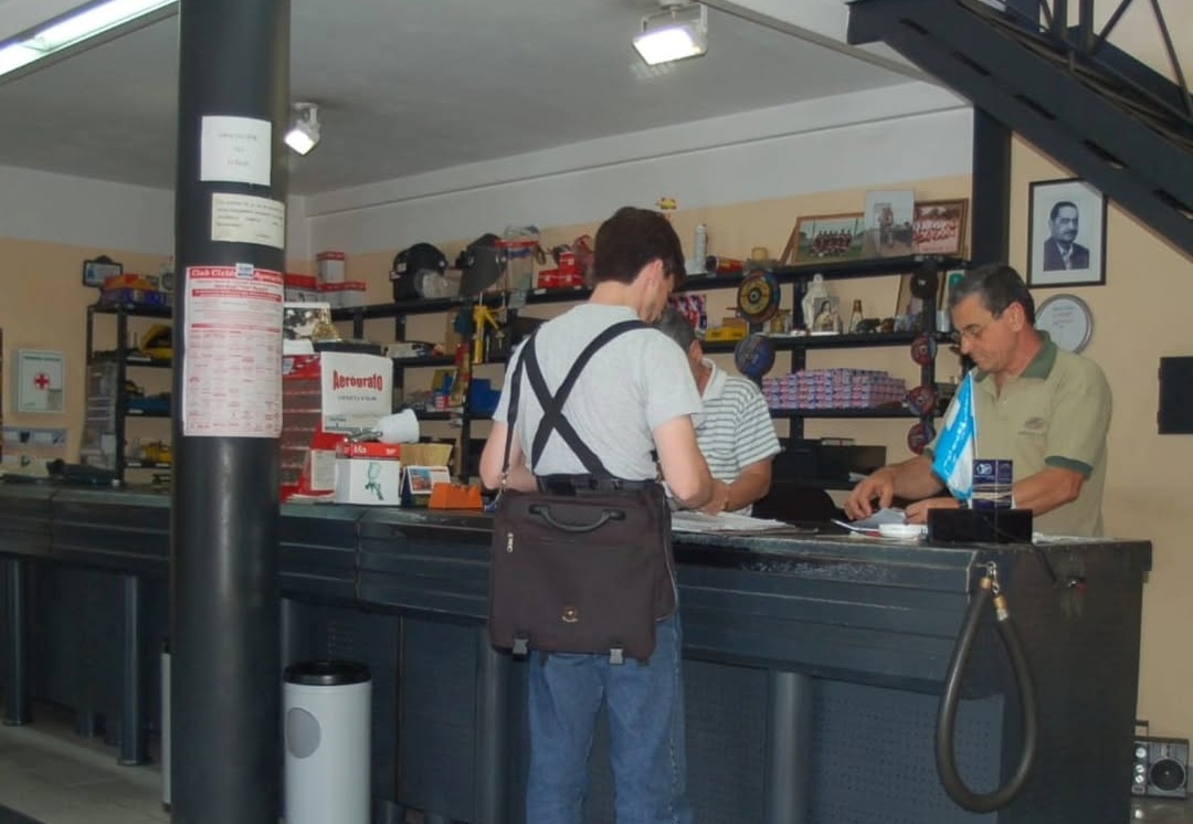 Comerciantes de Paraná advierten que el cierre de Menghi "es el síntoma de un círculo vicioso que asfixia a nuestras pymes" - Dos Florines - imagen de origen