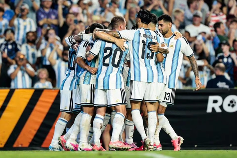 Selección Argentina: Scaloni definió los 11 titulares para el debut con Argelia esta noche - imagen de origen