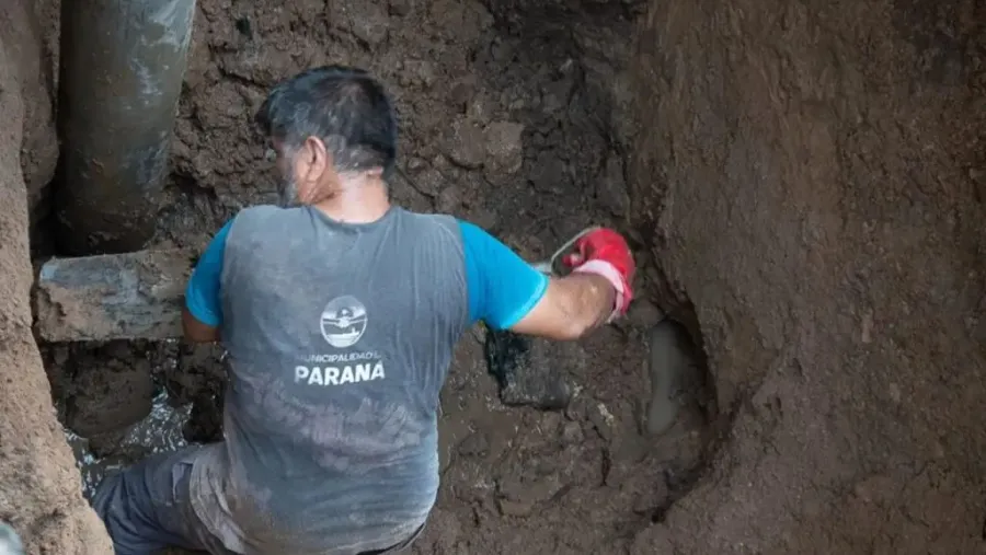 Reparan rotura en un conducto distribuidor de agua y una zona de Paraná está sin servicio | Análisis - imagen de origen