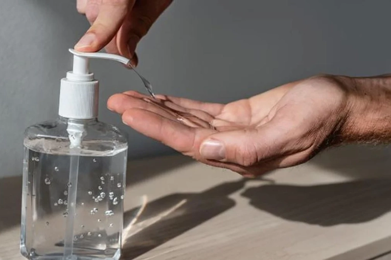 Compra de alcohol en gel: Archivaron la causa contra dos exfuncionarios municipales porque no hubo delito - imagen de origen