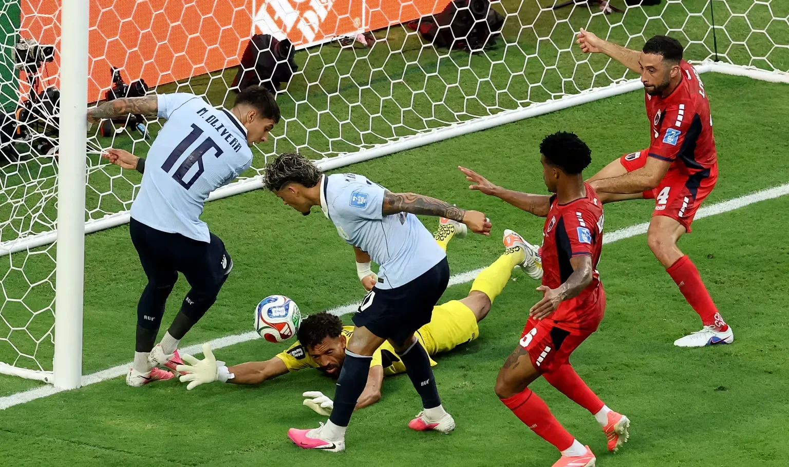Uruguay y Cabo Verde empataron 2-2 y el Grupo H queda al rojo vivo - imagen de origen