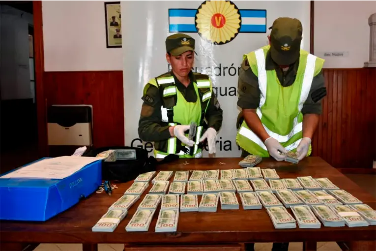 Confirman el procesamiento por llevar 500 mil dólares sin justificar - Informe Digital - imagen de origen