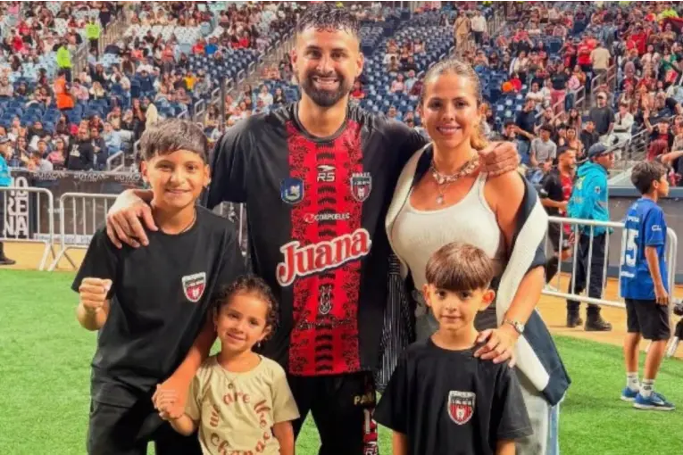 Hallaron sin vida a la esposa y a los hijos del futbolista argentino tras los terremotos en Venezuela - imagen de origen