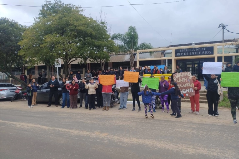 Una comunidad educativa pide soluciones y denuncia que recibió "sanciones para el director" - imagen de origen