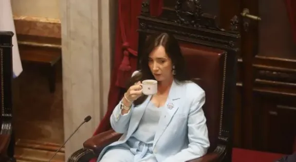 Villarruel presiona a Manuel Adorni para que se presente en el mes de junio al Senado - imagen de origen