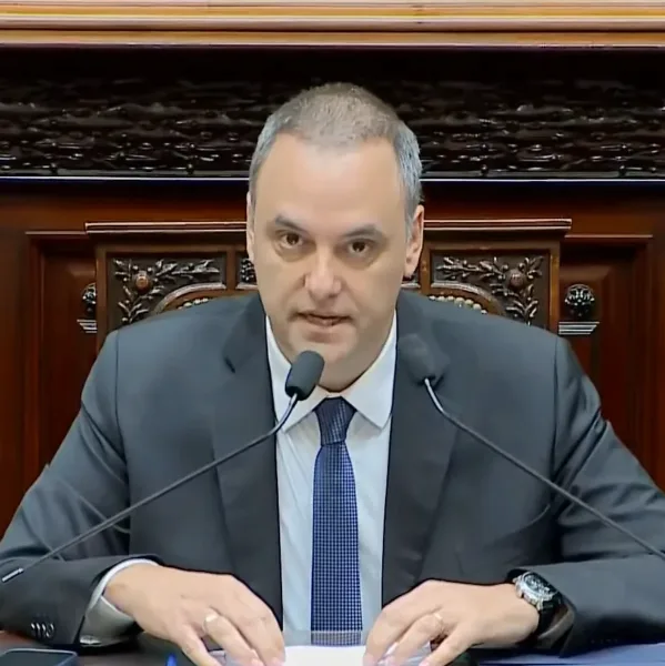 La oposición pidió una sesión para interpelar a Adorni e impulsar la moción de censura - imagen de origen