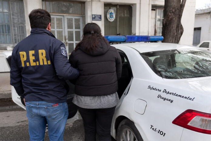 Hallaron sana y salva a una mujer desaparecida y arrestaron a su pareja prófuga de la Justicia - imagen de origen