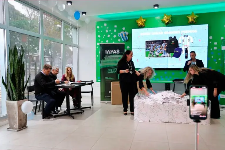 IAFAS sorteó la Tómbola Mundial con millones de cupones y repartió premios en toda la provincia - imagen de origen