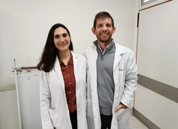Virginia y "Nacho": los guardianes invisibles que combaten las infecciones en el Centenario - imagen de origen