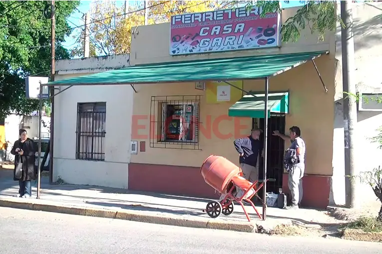Robo en una ferretería de Paraná: “Es un vecino que estuvo preso”, afirmó el propietario sobre el detenido - imagen de origen
