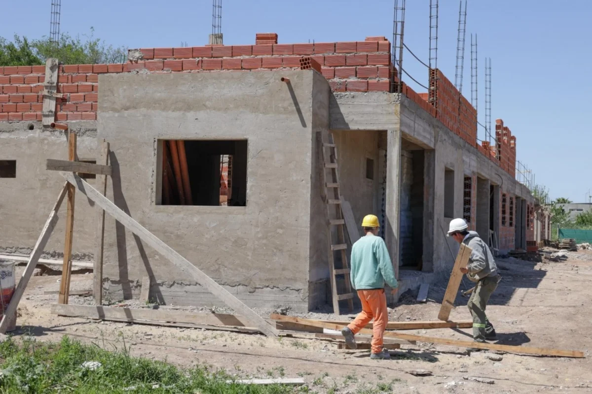 Los costos de construir y los precios de los terrenos dificultan el acceso a la casa propia - imagen de origen
