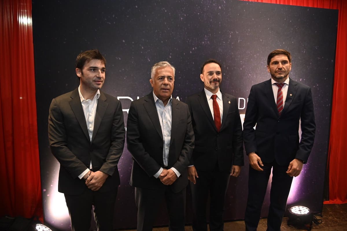Rumbo a 2027. Los gobernadores ya coordinan fechas para desdoblar las elecciones provinciales de las presidenciales - Informe Digital - imagen de origen