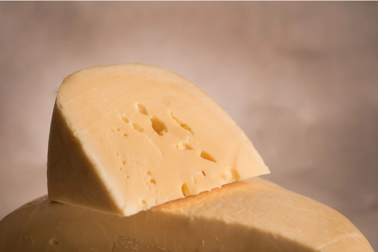 Prohíben la comercialización de una marca de queso por irregularidades sanitarias - imagen de origen