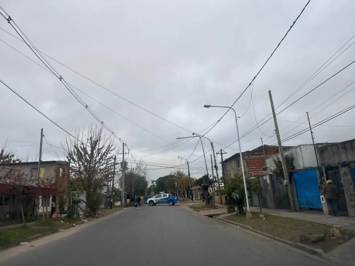 Momentos de tensión y disturbios durante allanamientos por narcotráfico en el barrio Malvinas Argentinas - imagen de origen