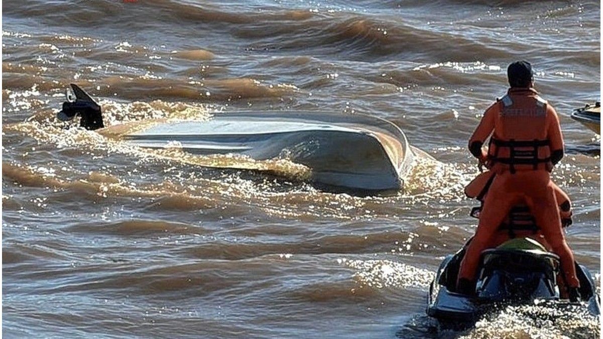 Un pescador de Chajarí iba en una lancha que se dio vuelta en Goya - imagen de origen