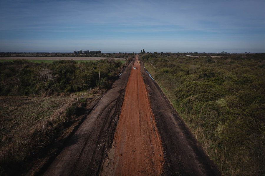 La provincia invierte más de 24.000 millones de pesos en mejora de caminos y maquinaria vial - imagen de origen