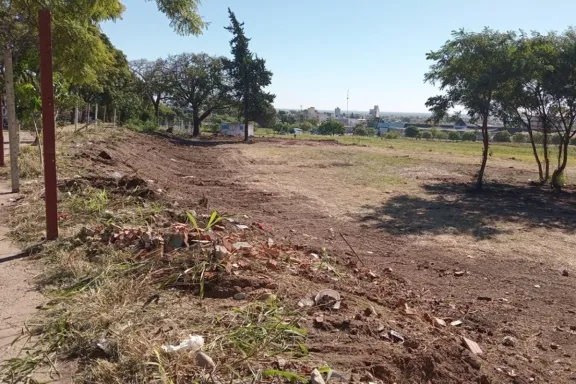 Se realizó la limpieza de un importante predio en zona del ex hipódromo de Paraná - imagen de origen