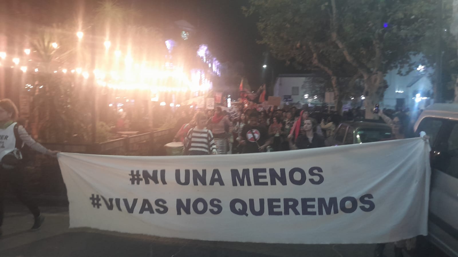 Ni una menos: La multitudinaria marcha en Concordia ardió contra la policía, la justicia y el estado - 7PAGINAS - imagen de origen