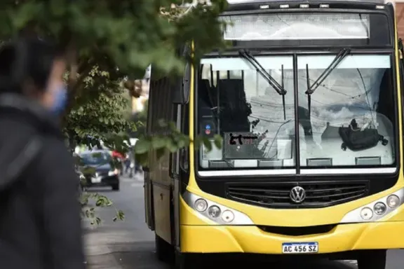 Colectivos: desde el lunes habrá cancelaciones y demoras en todo el país - imagen de origen