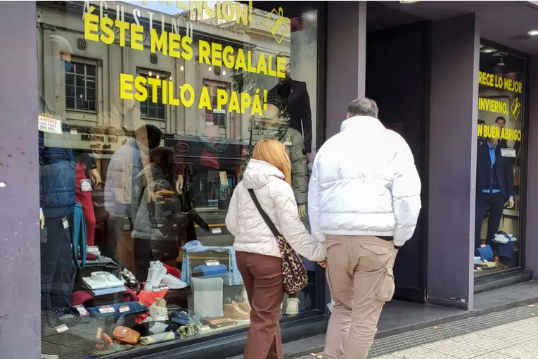 Las ventas por el Día del Padre cayeron por cuarto año consecutivo pese a las promociones - imagen de origen