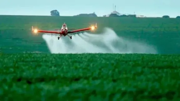 Desde la Federación Agraria calificaron de “irracional” un fallo que amplió las restricciones para fumigar - imagen de origen